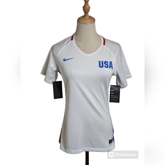 Nike USA White Stretch Tee Shirt NWT - Picture 1 of 8